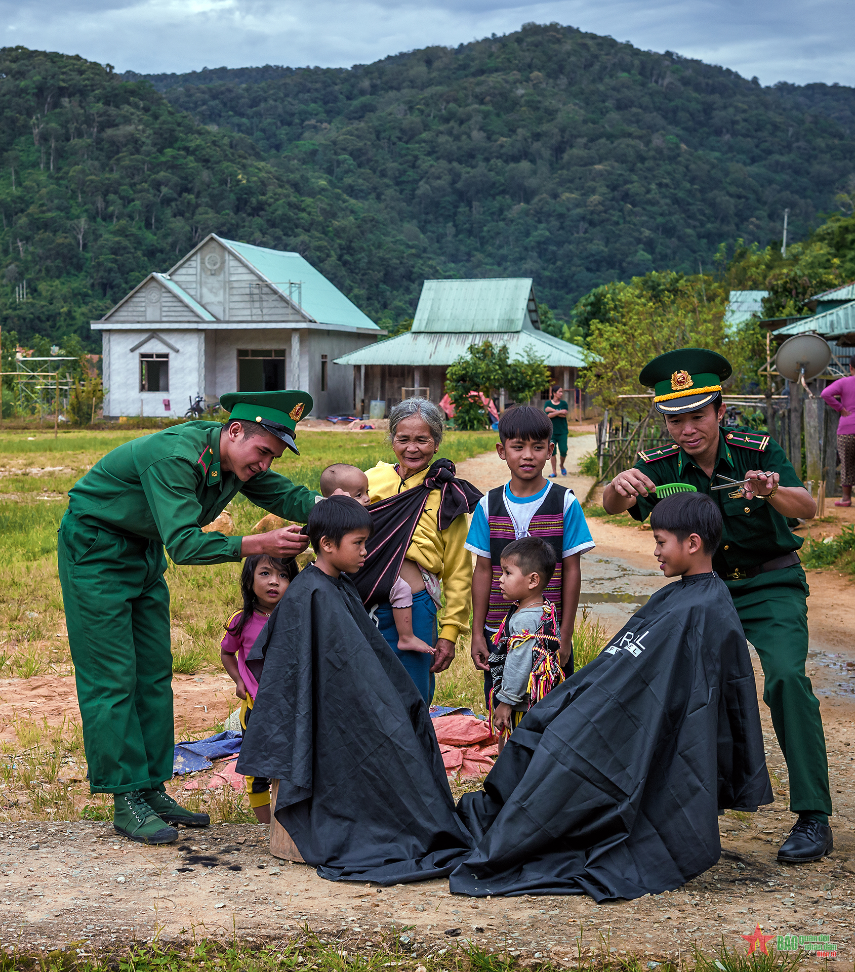 Quân dân vùng biên giới